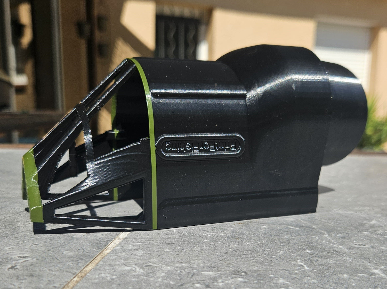 Tuyère de direction pour monocoque