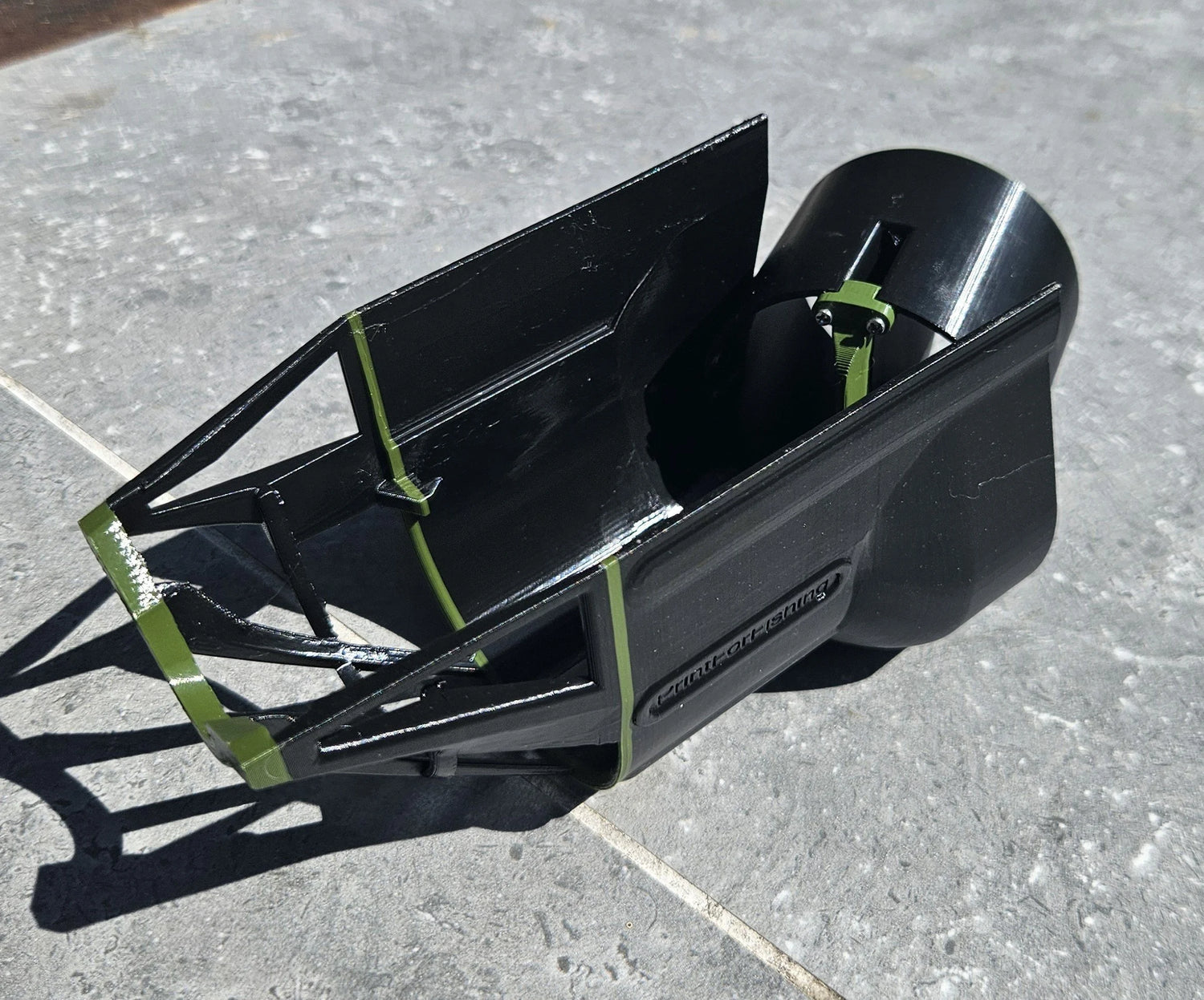 Tuyère de direction pour monocoque