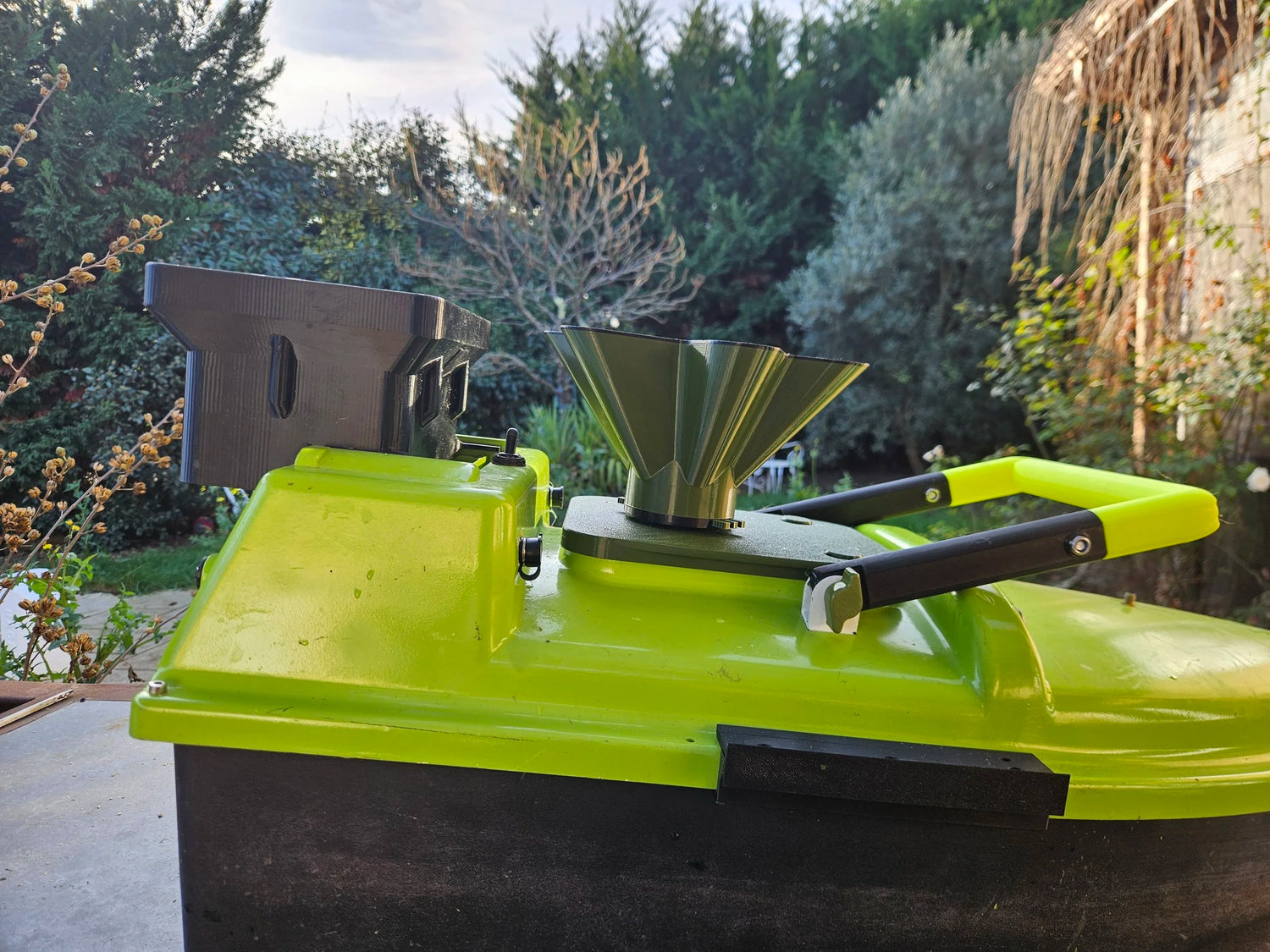 Disperseur mécanique pour monocoque