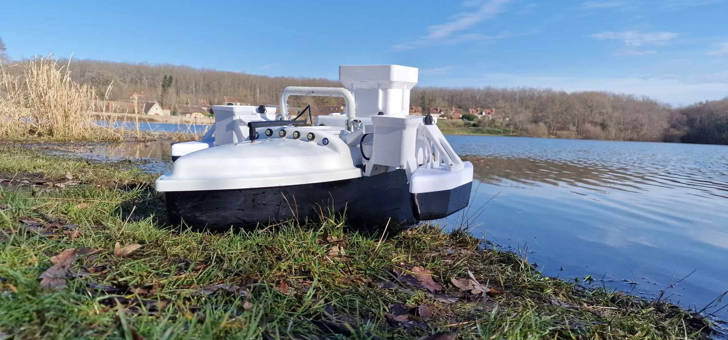 Bacs et flotteurs pour monocoque