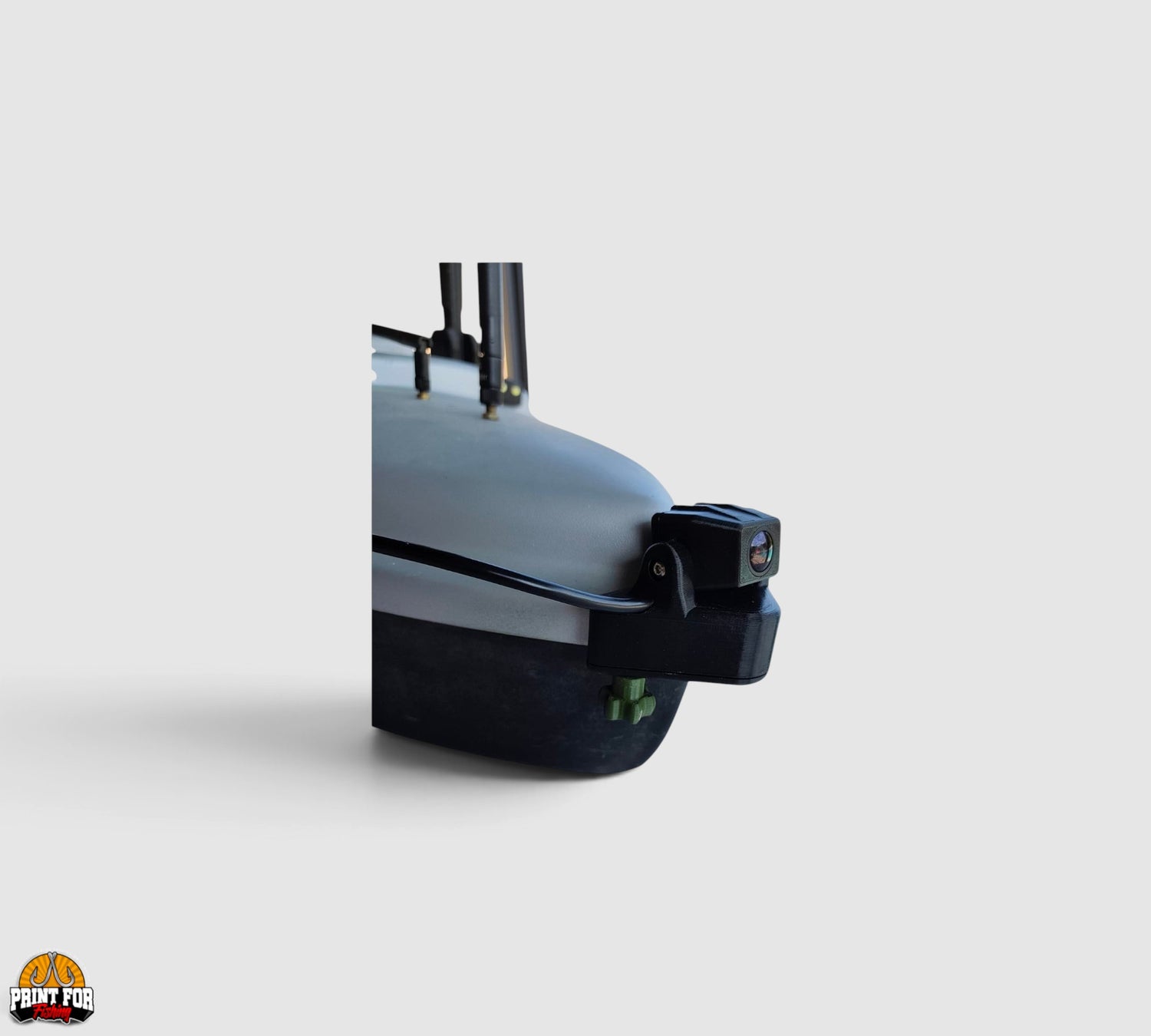 PrintForFishing removable FPV camera mounted on the bow of an Anatec Monocoque bait boat for precise navigation.
