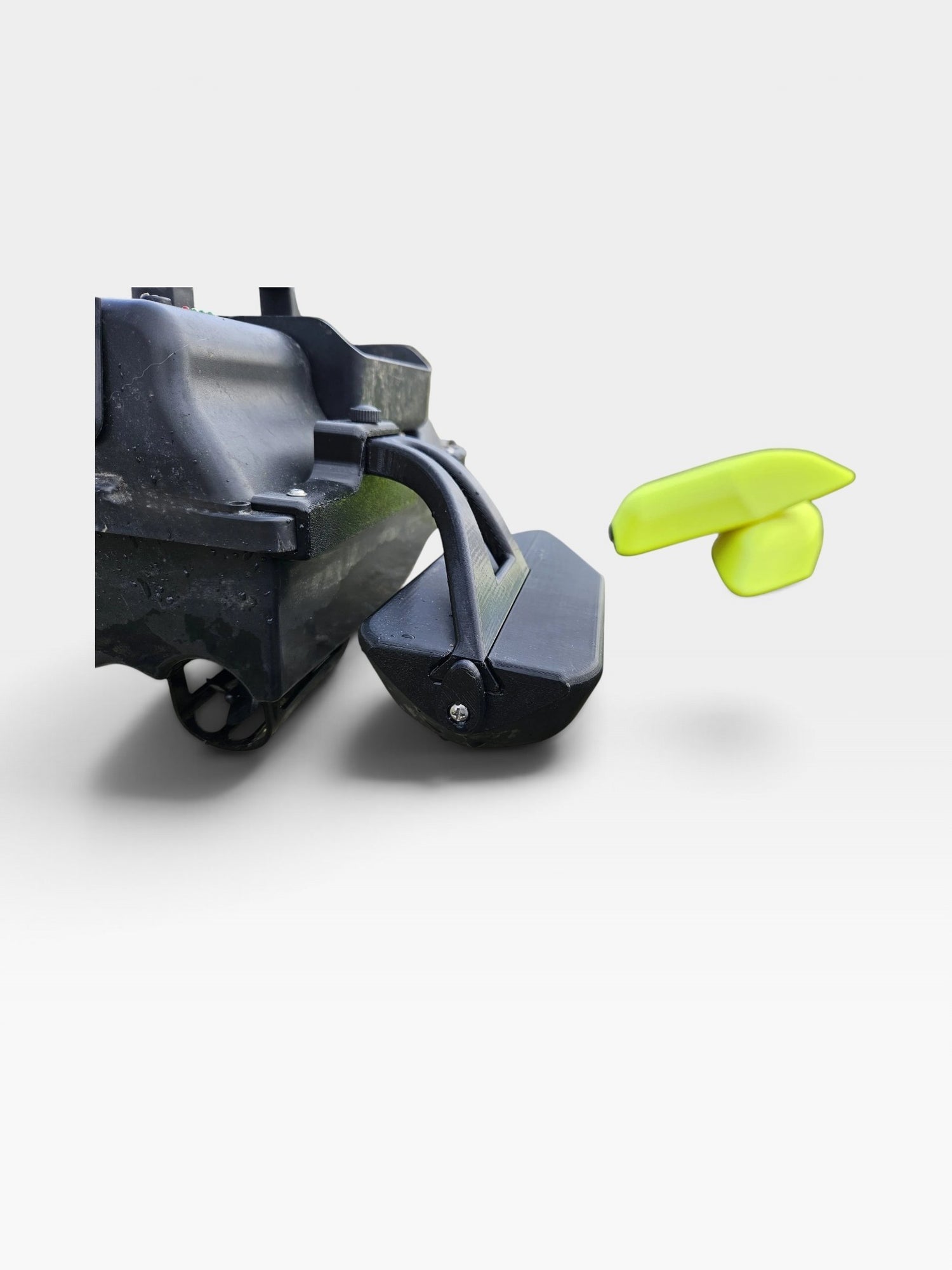 Stabilisateurs PrintForFishing noirs pour bateau amorceur D18, conçus pour une stabilité accrue en eau agitée.
