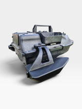 Stabilisateurs noirs PrintForFishing pour bateau amorceur D18, conçus pour une stabilité accrue en eaux agitées.